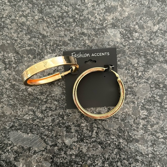 FWP NWT FASHION ACCENTS GOLD TONED FASHION JEWELRY HOOP EARRINGS - Picture 2 of 4